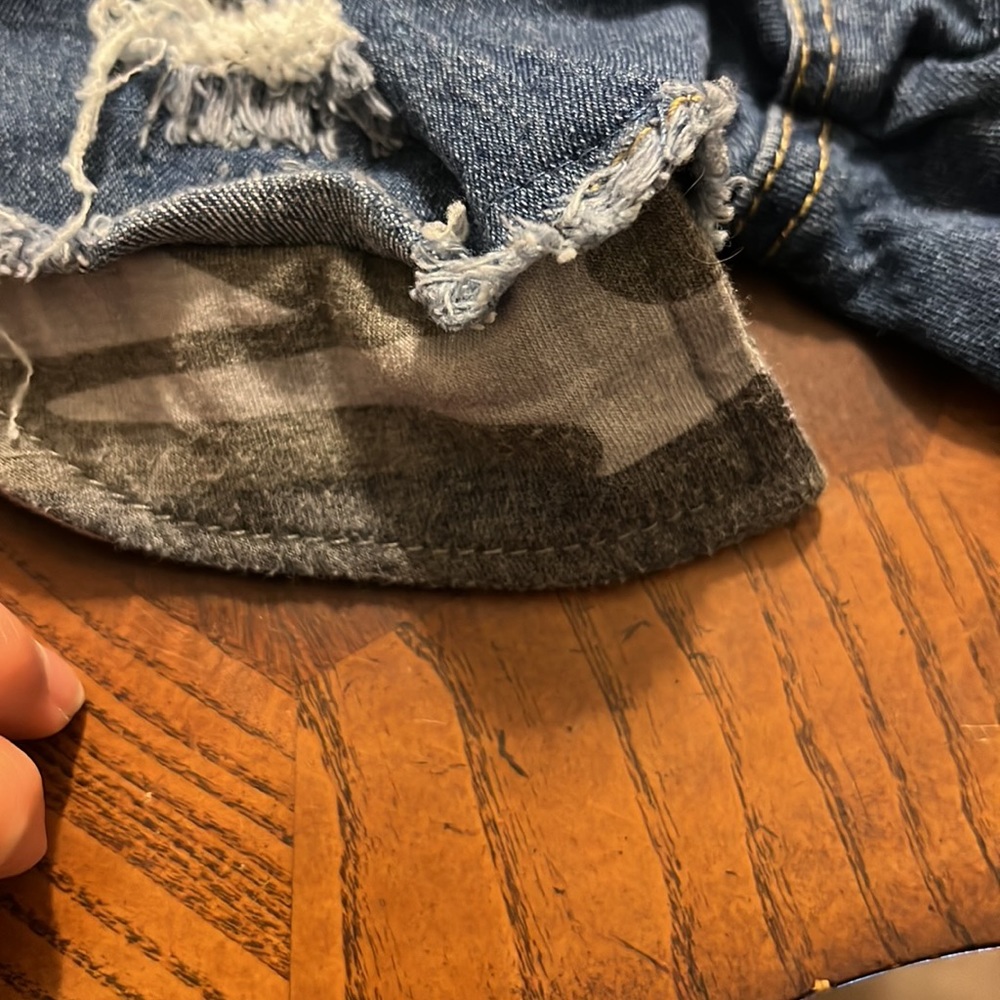 Have camo pockets - Picture 2 of 4